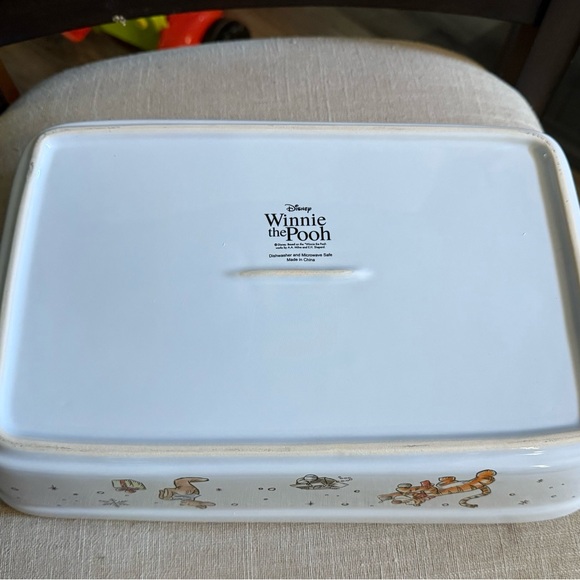 Disney Winnie the Pooh Ceramic Baking Dish with Festive Friends New without tags - Picture 4 of 6